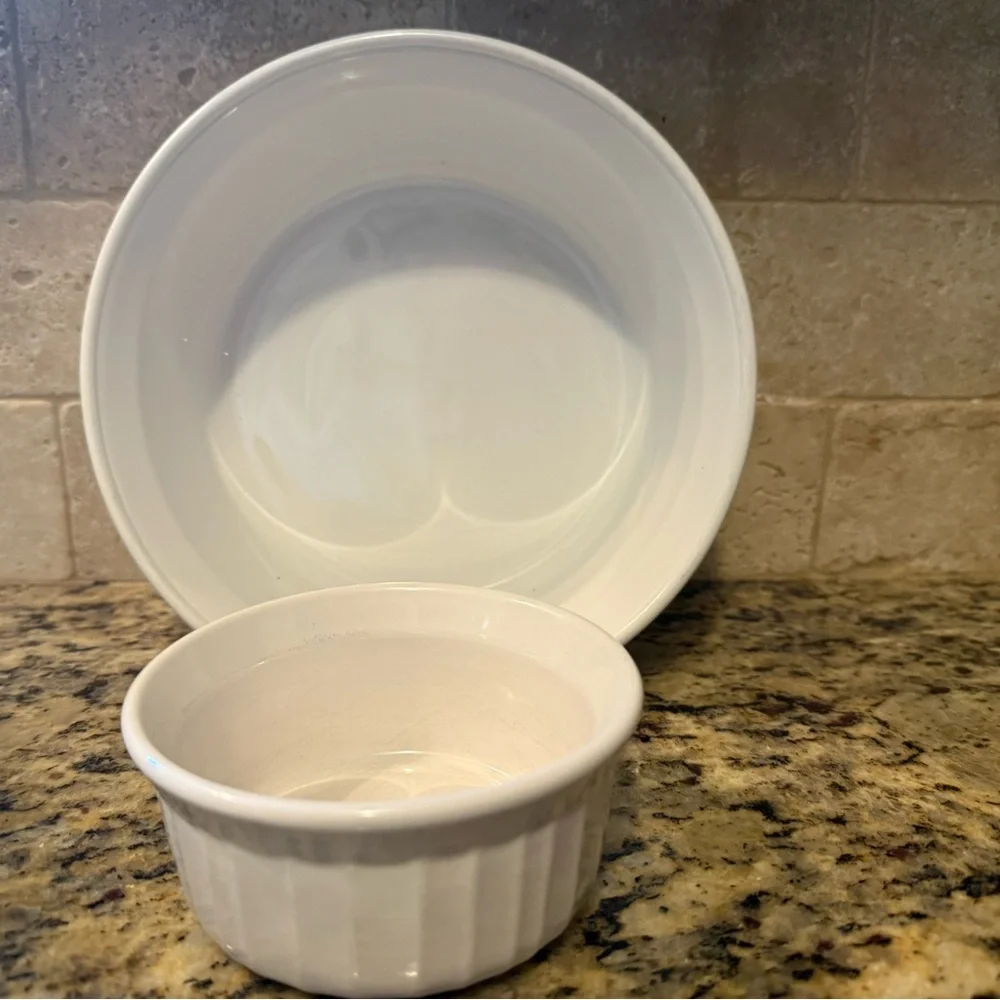 Corning Ware F-5-B White Round Casserole 1.6 Liter & 7 ounce dessert or soufflé.